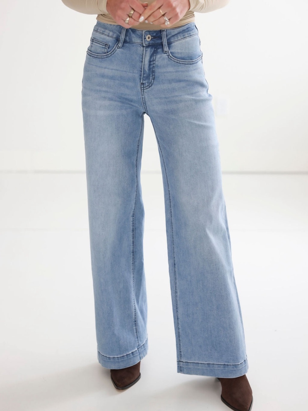 Mica Wide Leg Jean Womens Size 28 Light Wash Stretch Comfortable Denim New